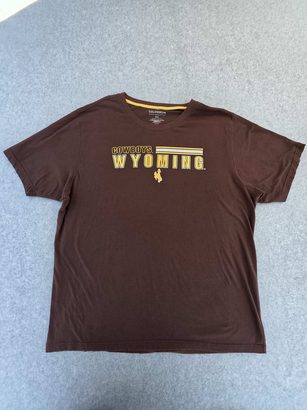 Colosseum Wyoming Cowboys Men's Brown Graphic Tee Size 3XL